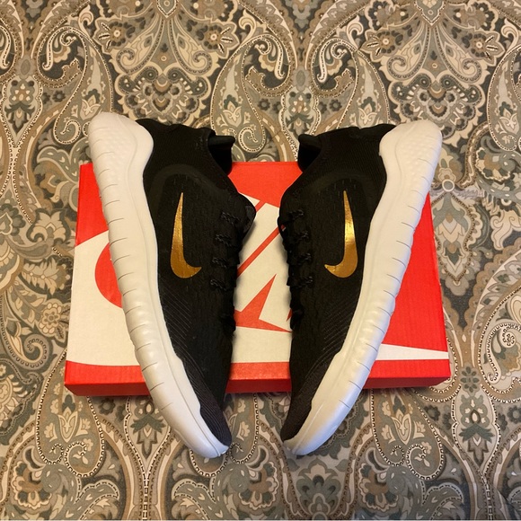 NWT Nike Free RN 2018 Black Metallic Gold Running Shoes Women’s Sz 8.5 - Picture 1 of 13